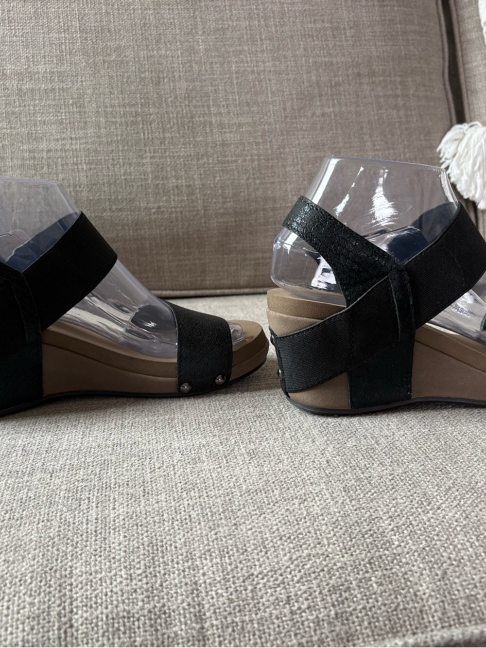 BOUTIQUE BY CORKYS “BANDIT” PLATFORM SANDAL, BLACK, 7 COMFORT MEMORY FOAM INSOLE - Picture 3 of 15